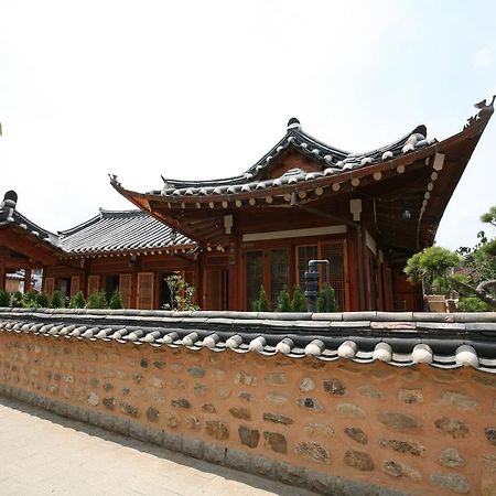 Gaeunchae 2 Hotel Jeonju Bagian luar foto