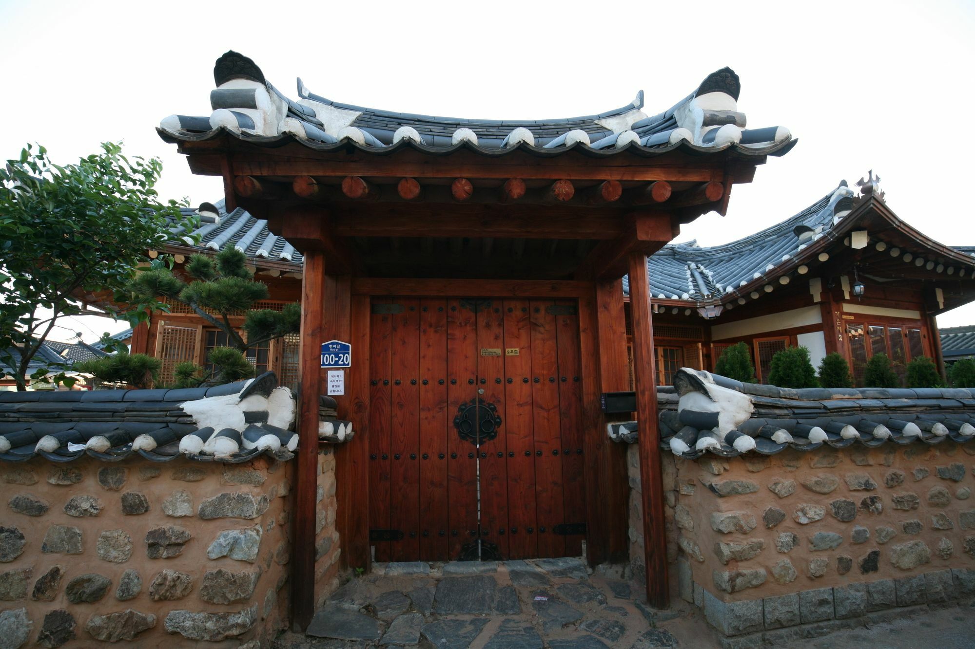 Gaeunchae 2 Hotel Jeonju Bagian luar foto