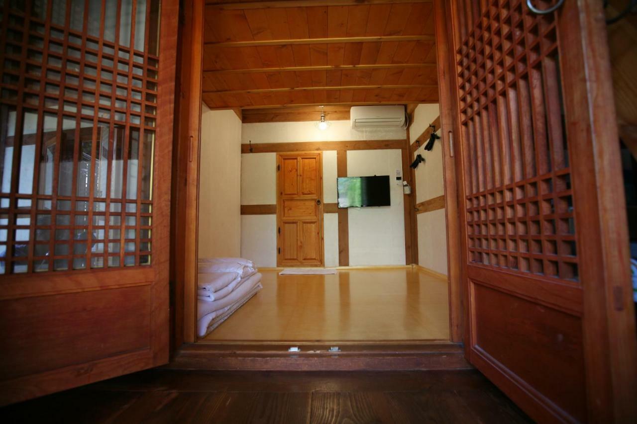 Gaeunchae 2 Hotel Jeonju Bagian luar foto