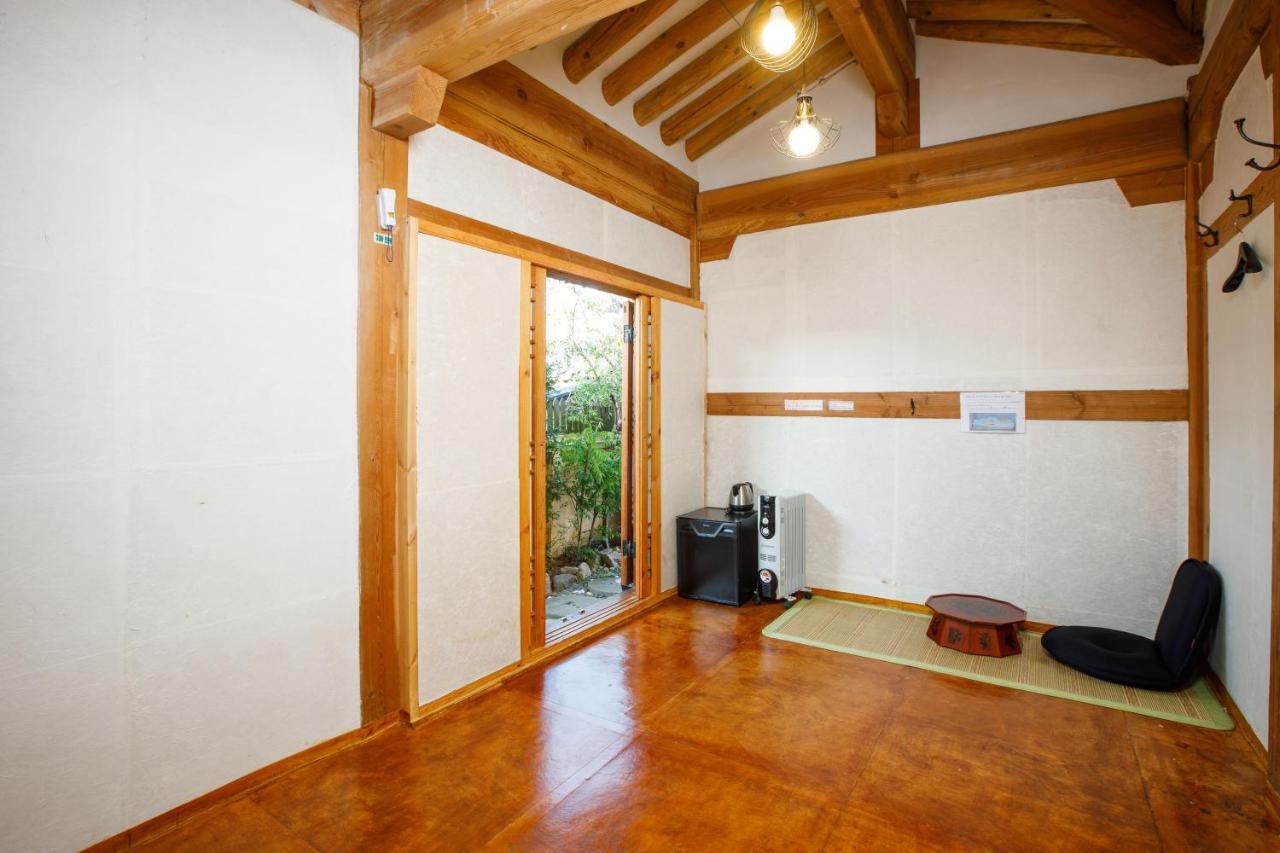 Gaeunchae 2 Hotel Jeonju Bagian luar foto