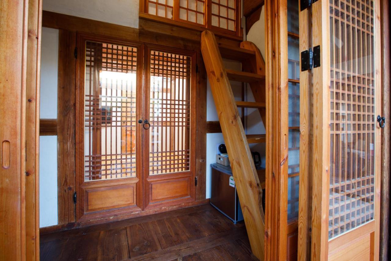 Gaeunchae 2 Hotel Jeonju Bagian luar foto