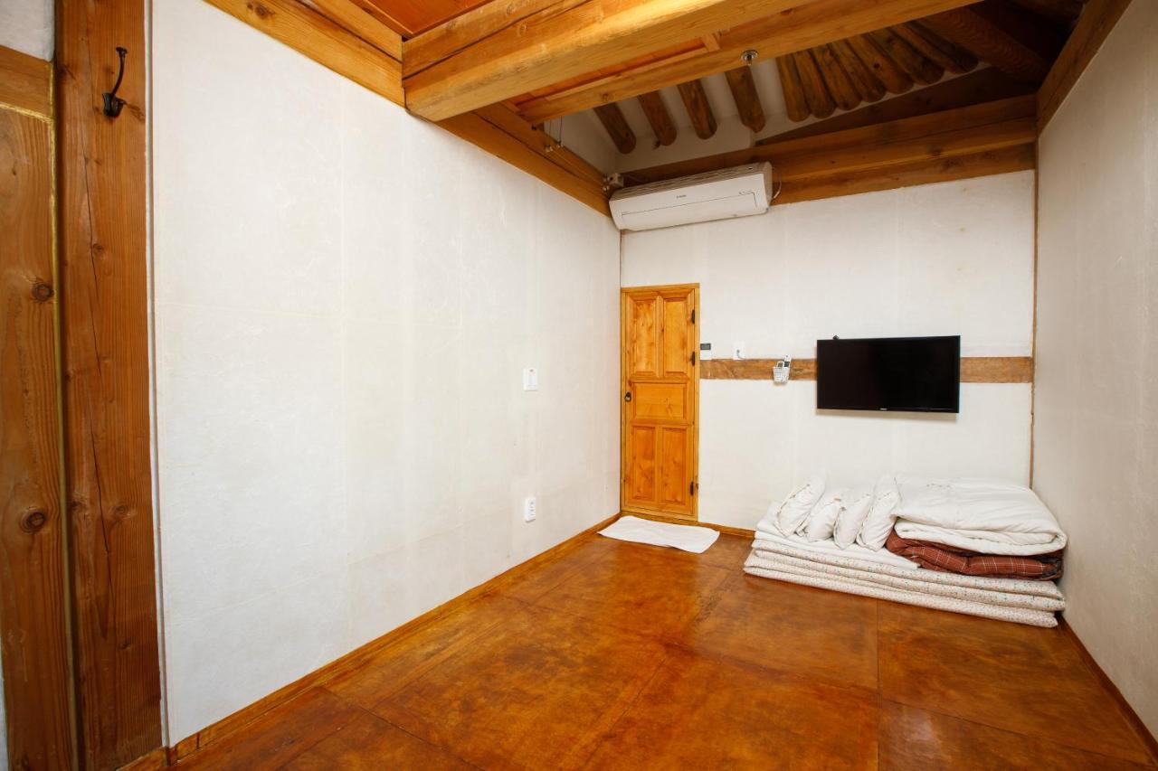 Gaeunchae 2 Hotel Jeonju Bagian luar foto